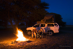 gemtliches Lagerfeuer an der Tau Pan