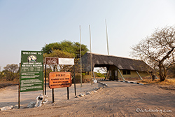 Savuti Eingangsgate zum Camp