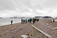 Wanderung am Strand von Sorgfjorden – Eolusneset