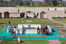 Raj Ghat, die Ruhestätte von Mahatma Gandhi  ( † 1948)