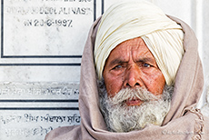 Sikh Pilger im Goldenen Tempel, Amritsar