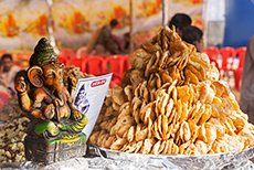 Shiva mit vielen Köstlichkeiten