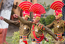 Mit straffen Schritten geht es zur Grenzschließung, Wagah Border