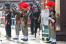 Die Fahnen werden eingeholt, Wagah Border