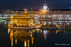 Der Goldene Tempel bei Nacht von oben,  Amritsar