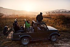 Sonnenaufgang über dem Fluss, Jim Corbett Nationalpark