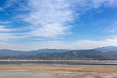 Aussicht von unserer Unterkunft über die Flusslandschaft im Jim Corbett Nationalpark