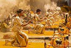 Das Aarti beginnt, Varanasi
