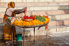 Blumenverkäufer an den Ghats