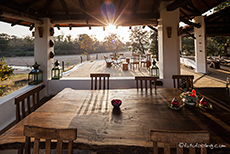 Essensbereich der Flame of the Forest Lodge, Kanha Nationalpark