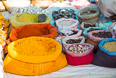 Gewürze auf einem lokalen Markt
