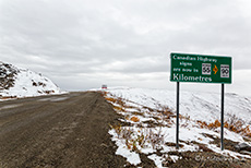 Hier gibt es wieder Kilometer und Celsius, Top of the World Highway, Kanada