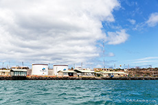 Tankstelle im Hafen von Baltra, Galapagos Inseln