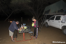 Vorbereitung für das Abendessen, Bakgatla Campsite, Pilanesberg Nationalpark, Südafrika