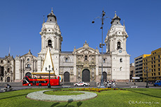 Cathedral of Lima, Plaza de Armas (Plaza Mayor), Platz der Waffen, Lima