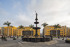 Springbrunnen auf der Plaza de Armas, Lima