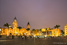 Blaue Stunde über der Plaza de Armas, Lima