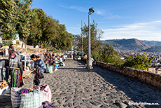 Verkaufsstände am Cerro Santa Apolonia