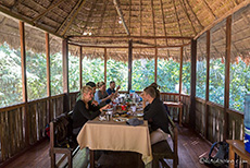 Mittagessen in der Casa Matsiguenka Lodge, Manu Nationalpark