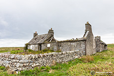 Ruine am Straßenrand