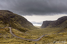 Serpentinen führen wieder hinab