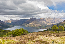 Aussicht auf Loch Duich und Five Sisters of Kintail