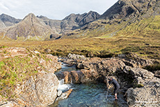 Chris fotografiert den  Fairy Pools Wasserfall, Skye