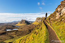 Chris genießt die Aussicht vom Quiraing, Skye