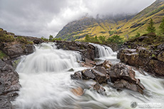 Hier passt das Wetter, Clachaig Falls, Glencoe, Schottland