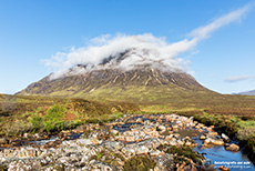 Bergmassiv Buachaille Etive Mòr mit dem Berg  Stob Dearg und River Coupall