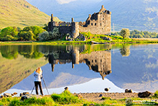 Andrea am Kilchurn Castle im  Loch Awe, Schottland