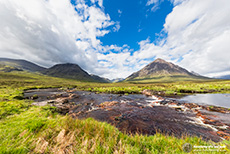 River Etive und Bergmassiv Buachaille Etive Mòr mit dem Berg  Stob Dearg