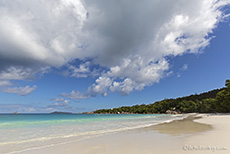 fast menschenleerer Strand, Anse Lazio, Praslin, Seychellen