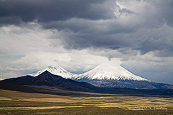 Zwillingsvulkane Pomerape (6282m) und Parinacota (6342m)