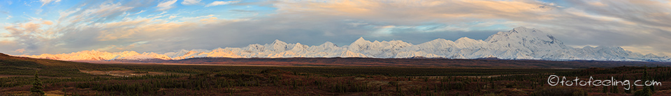 Mount McKinley (6194 m) mit der Alaska Range im letzten Licht, Denali Nationalpark, Alaska