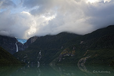 Laguna T�mpanos am Ventisquero Colgante (h�ngender Gletscher), National Park Queulat