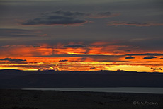 Lago Cardiel zum Sonnenuntergang