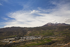 Die kleine Stadt Putre (3650 m) in den Anden