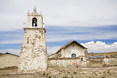 Kleine Kirche im Dorf Guallatri