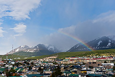 Regenbogen ber der Stadt