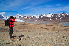 die traumhafte Bergkulisse von Fortuna Bay