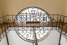 Hinter der Turmuhr, Basilika von Quito -  Basilica of the National Vow, Quito, Ecuador