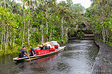 Versorgungsboot der Sacha Lodge