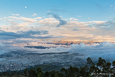 Das erste Licht über Ibarra, Ecuador