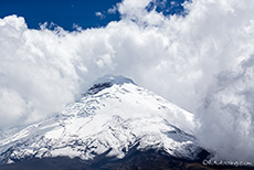 Langsam wird der Cotpaxi von Wolken eingehüllt