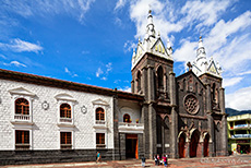 Basílica de la Reina del Rosario de Agua Santa, Banos