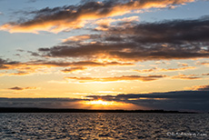 Sonnenuntergang über der Insel Santa Cruz, Galapagos Inseln