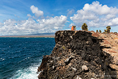 Leuchtfeuer an der Steilküste der Insel Plaza Sur, Galapagos Inseln