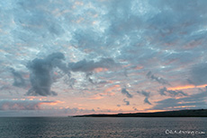 Farbenfroher Sonnenaufgang, Punta Suárez, Insel Espanola, Galapagos Inseln