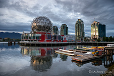 letztes Licht auf dem Science World Museum, Vancouver